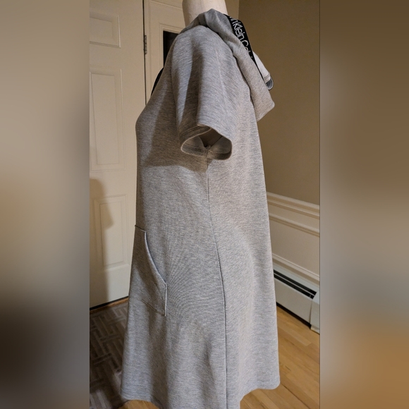 Calvin Klein Dress with pockets & hood - Picture 7 of 9